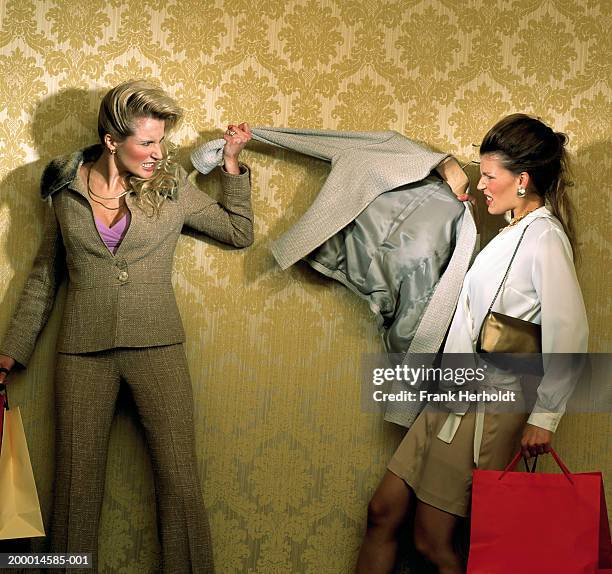 two women fighting over jacket - rivalidade - fotografias e filmes do acervo