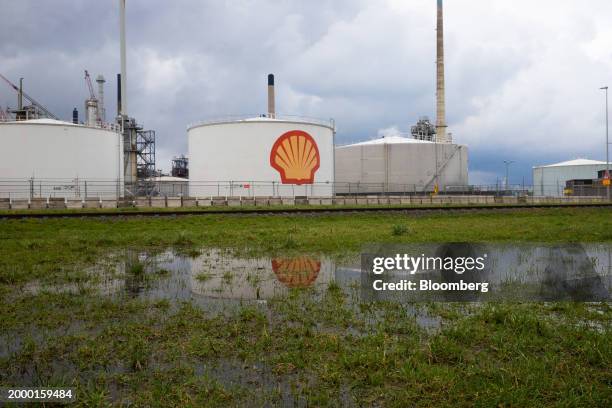 Shell Refinary 92 Shell Pernis Stock Photos, High-Res Pictures, and Images - Getty Images