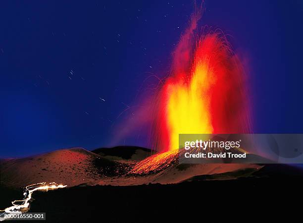italy, sicily, mount etna erupting, night - eruption stock-fotos und bilder