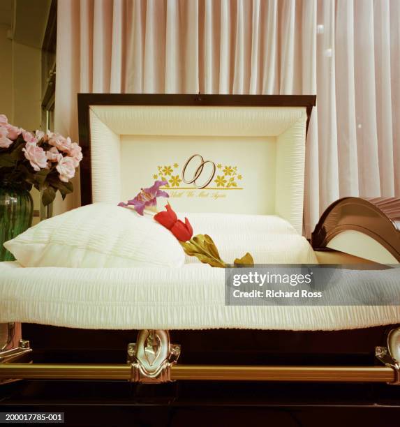 empty open casket being displayed - bestattungsunternehmen stock-fotos und bilder