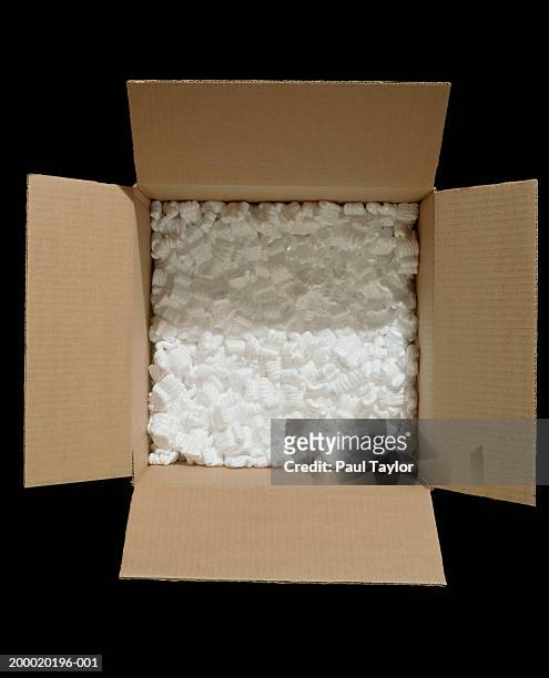 open cardboard box filled with packing popcorn,  overhead view - box in open photos et images de collection