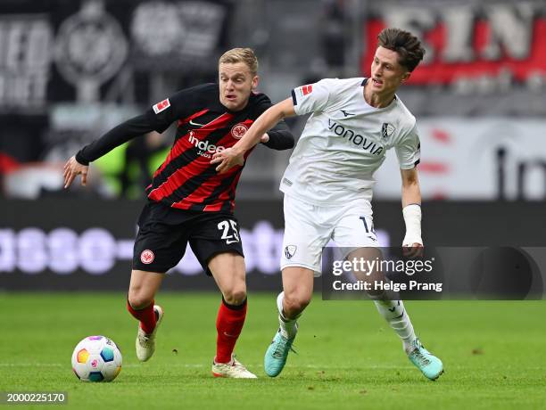 Donny van de Beek of Eintracht Frankfurt is challenged by Tim Oermann of VfL Bochum during the Bundesliga match between Eintracht Frankfurt and VfL...