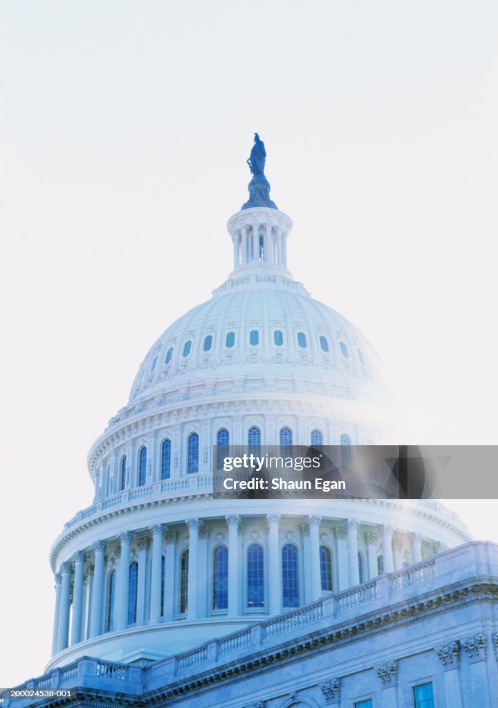 USA, Washington DC, sun shining behind the Capitol, close-up