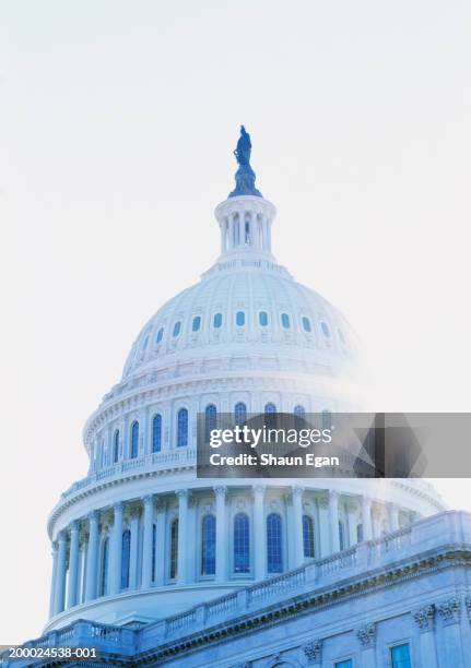 usa, washington dc, sun shining behind the capitol, close-up - capitólio capitol hill - fotografias e filmes do acervo