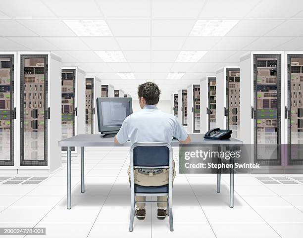 Engineer Computer Desk Back View Desk Back View Fotografías e imágenes de stock - Getty Images