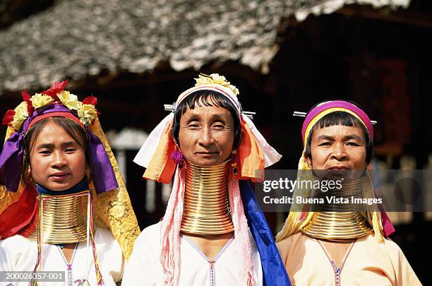 three long neck women of padaung hill tribe, portrait, close up - padaung stockfoto's en -beelden