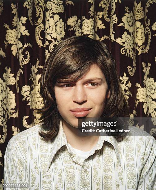 teenage boy (14-16) with long hair - 1970's long hair stock-fotos und bilder