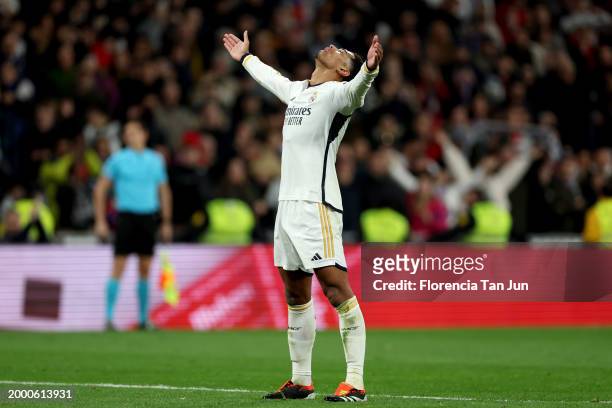 Jude Bellingham of Real Madrid celebrates scoring his team's third goal during the LaLiga EA Sports match between Real Madrid CF and Girona FC at...