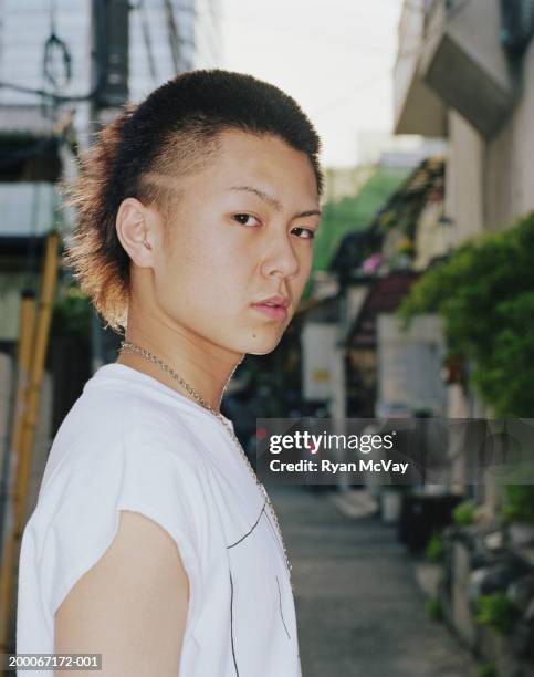 teenage boy (16-18) de pie al aire libre, de retratos - haircut mullet fotografías e imágenes de stock