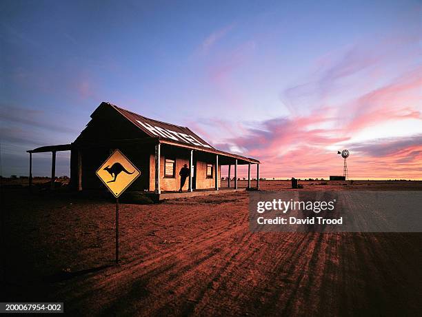 australia, new south wales, man standing on hotel porch, silhouette - cultura australiana fotografías e imágenes de stock