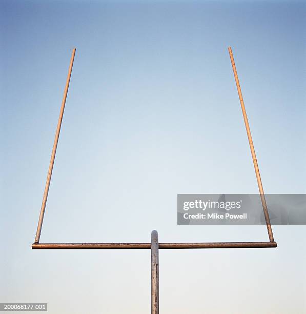 football goal post - goal posts stockfoto's en -beelden