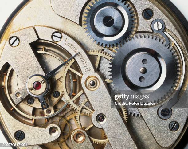 internal mechanism of edwardian pocket watch, close-up - tijdmeter stockfoto's en -beelden