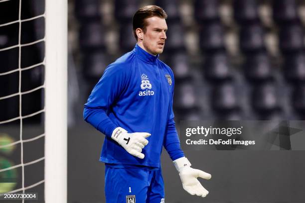 Michael Brouwer of Heracles Almelo warms up prior to the Dutch Eredivisie match between Heracles Almelo and Vitesse at Erve Asito on February 10,...