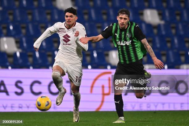 Raoul Bellanova of Torino FC competes for the ball with Mattia Viti of US Sassuolo during the Serie A TIM match between US Sassuolo and Torino FC -...