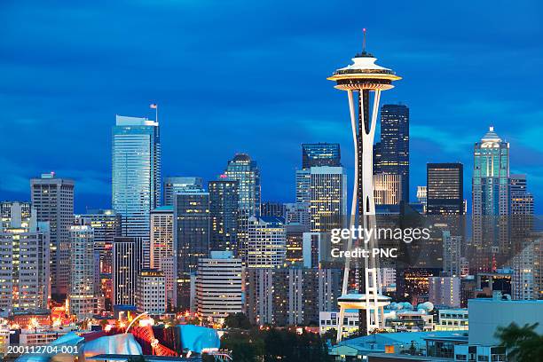 usa, washington, seattle, city skyline at dusk - seattle fotografías e imágenes de stock