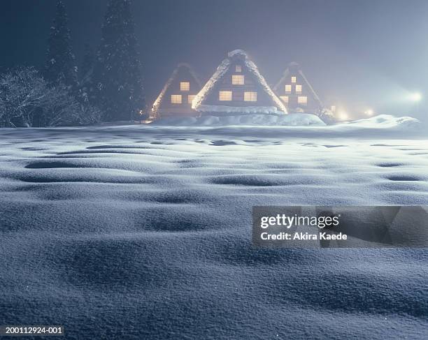 japan, gifu prefecture, shirakawa, snow-covered homes, winter - shirakawa go - fotografias e filmes do acervo