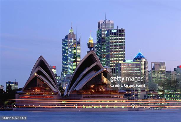 australia, sydney, sydney opera house and skyline - sydney opera house stock-fotos und bilder
