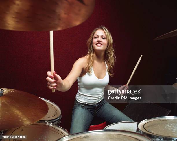 woman playing drums - trumset bildbanksfoton och bilder