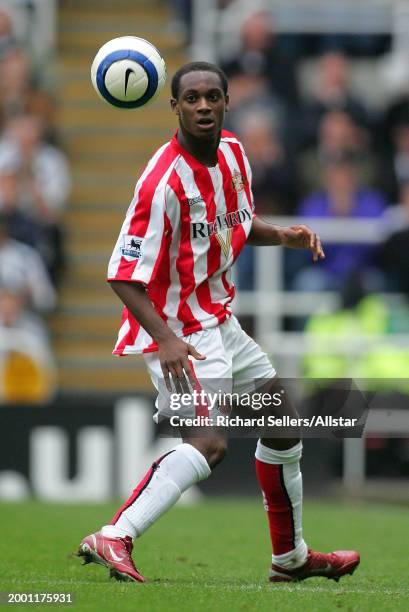 Justin Hoyte of Sunderland on the ball during the Premier League match between Newcastle United and Sunderland at St James' Park on October 23, 2005...