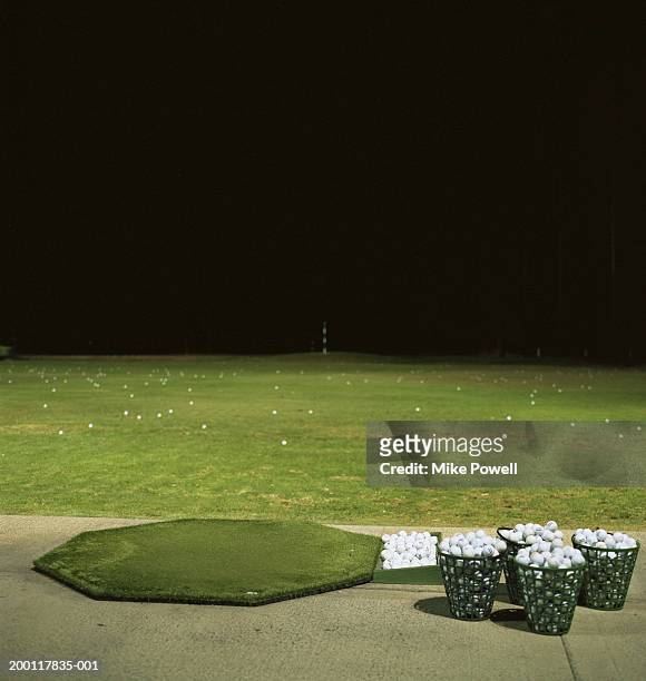 golf driving range at night - driving range stock pictures, royalty-free photos & images