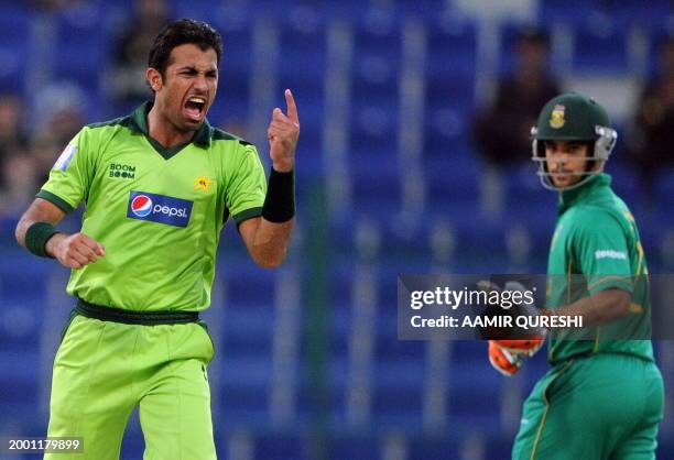 Hz Riaz 4,847 Abu Dhabi Cricket Club Stock Photos, High-Res Pictures, and ...