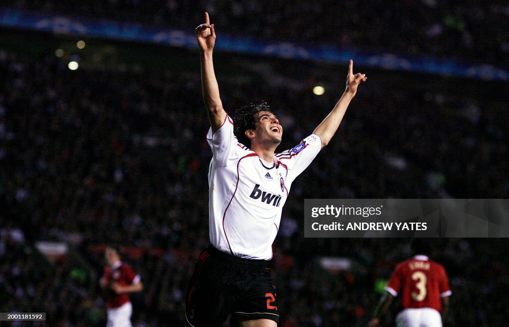 TOPSHOT-FBL-EUR-C1-MAN UTD-AC MILAN