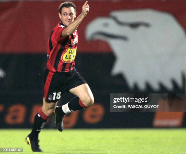 Nice's forward Sebastien Roudet jubilates after opening the score during his French L1 football match against Rennes, 25 september 2004 at the Ray...