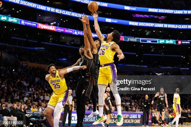 Los Angeles Lakers guard Spencer Dinwiddie gets his finger tips on a rebound against Detroit Pistons center James Wiseman and Pistons forward Troy...