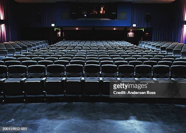 empty movie theater - movie theater imagens e fotografias de stock