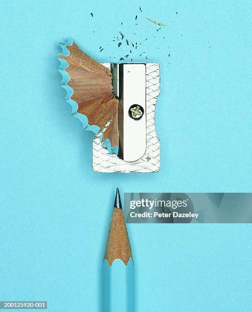 metal pencil sharpener with shaving and sharpened pencil, close-up - scherp stockfoto's en -beelden