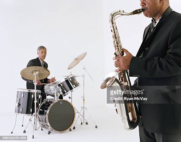 jazz musicians playing saxophone and drums - playing drums fotografías e imágenes de stock