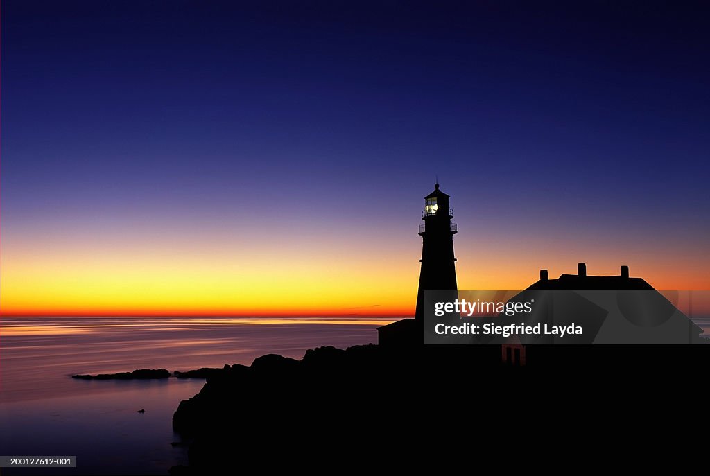 USA, New England, Maine, Portland Head Lighthouse at dawn