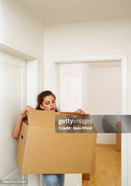 Open Large Box 757 Opening A Large Box Stock Photos, High-Res Pictures, and Images ...