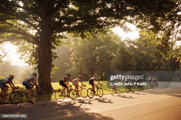 group of racing cyclists - radsport wettbewerb stock-fotos und bilder