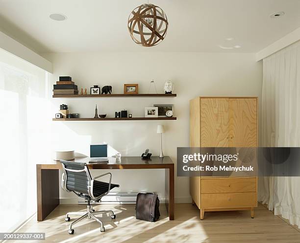 home office interior - tidy room fotografías e imágenes de stock
