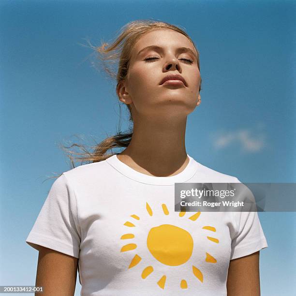 young woman outdoors, head raised towards sun - blond hair young woman sunshine stockfoto's en -beelden