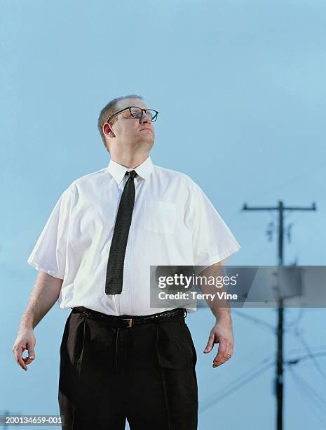 man wearing shirt and tie standing outdoors, blue sky background - helden stock-fotos und bilder