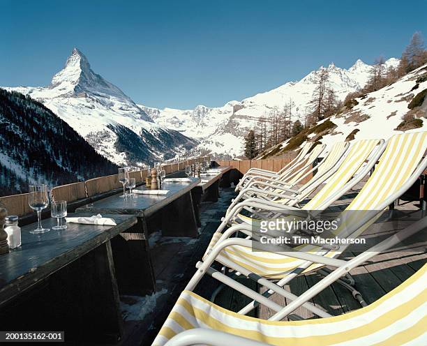 switzerland, zermatt, row of chairs on veranda over looking matterhorn - アフタースキー ストックフォトと画像