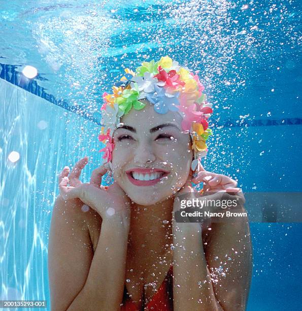 teenage girl (16-18) underwater in pool, underwater view - fille maillot photos et images de collection