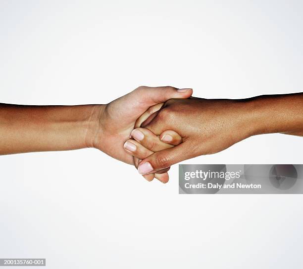 fotos e imágenes de Agarrados De La Mano - Getty Images fotos e imágenes de Agarrados De La Mano - Getty Images