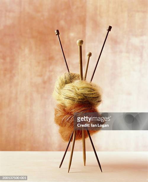 yarns with knitting needles - stricknadel stock-fotos und bilder