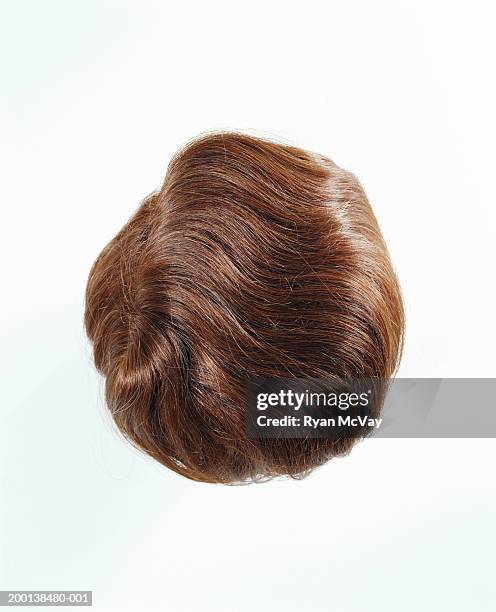 man's toupee, overhead view - tupé fotografías e imágenes de stock