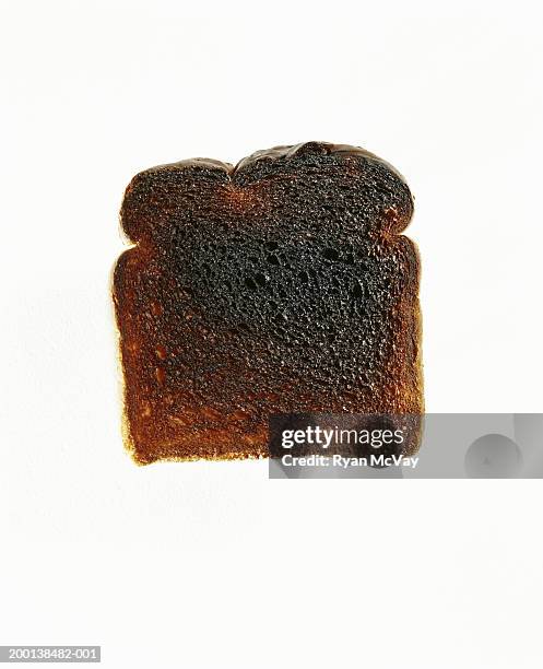 burnt toast - geroosterd brood stockfoto's en -beelden