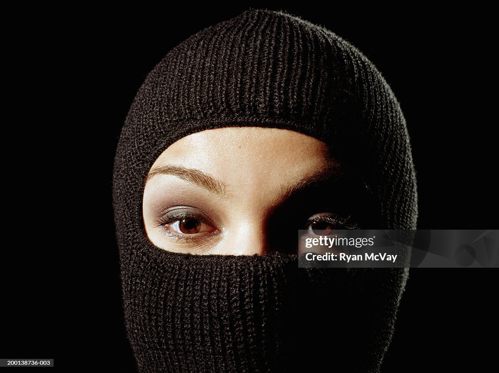 Giovane Donna Che Indossa La Maschera Da Sci Sezione Superiore Foto stock -  Getty Images