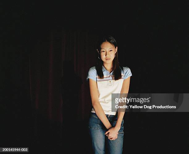 teenage girl (12-14) looking to side - samlingssal bildbanksfoton och bilder