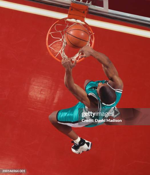 basketball player dunking ball, overhead view - basketball shoe fotografías e imágenes de stock