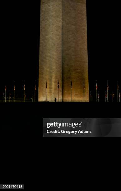 washington monument at night - washington dc monuments in winter stock pictures, royalty-free photos & images