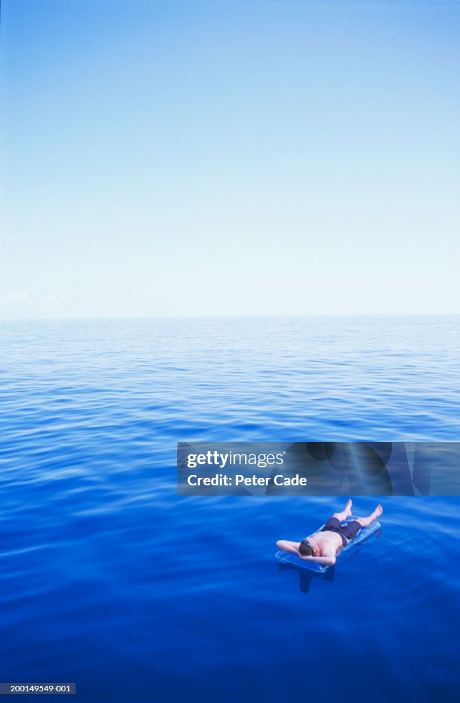 Guy On Inflatable Raft Man Lying On Inflatable Raft In Ocean High-Res Stock Photo - Getty Images