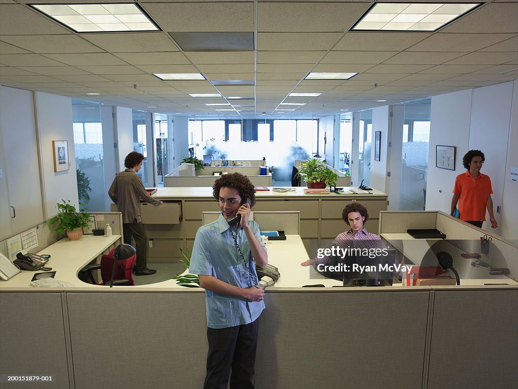 Joven trabajando en la oficina (exposición múltiple)
