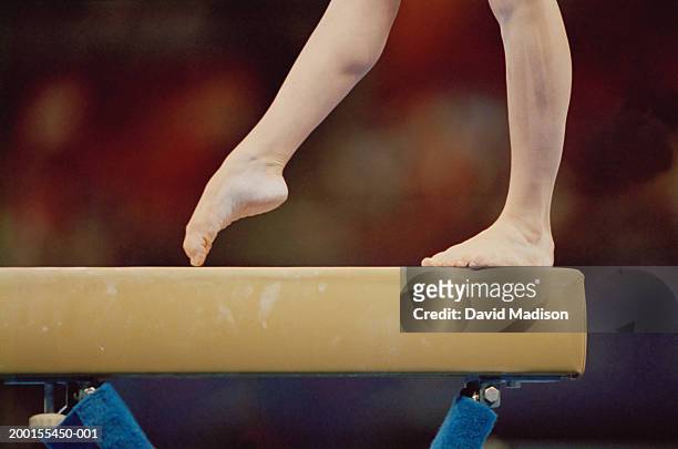 gymnast on balance beam, low section, close-up - acrobat imagens e fotografias de stock